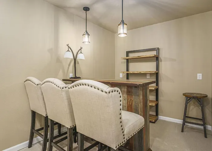 Spacious Ranch W Hot Tub & Fire Pit Holiday home