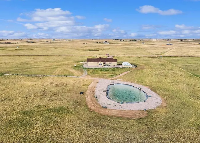 Spacious Ranch W Hot Tub & Fire Pit