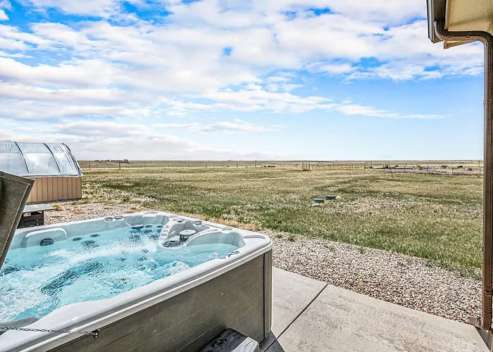 Spacious Ranch W Hot Tub & Fire Pit Holiday home *