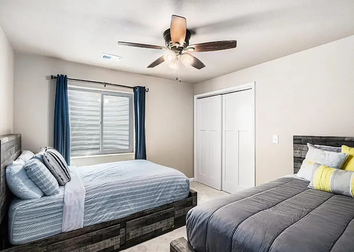 Holiday home Spacious Ranch W Hot Tub & Fire Pit *
