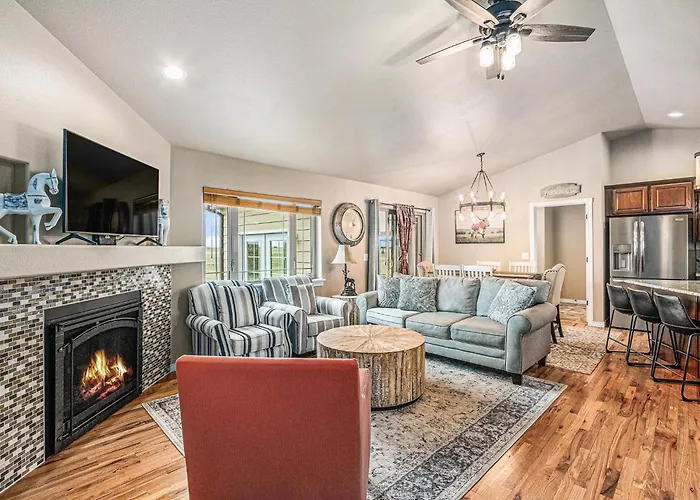 Spacious Ranch W Hot Tub & Fire Pit Holiday home Cheyenne