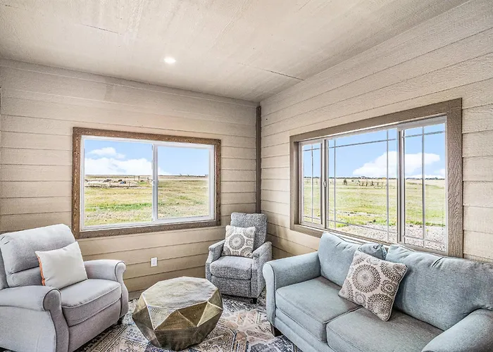 Spacious Ranch W Hot Tub & Fire Pit Cheyenne