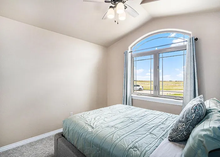 Holiday home Spacious Ranch W Hot Tub & Fire Pit *