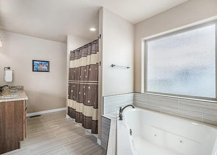 Spacious Ranch W Hot Tub & Fire Pit Holiday home Cheyenne