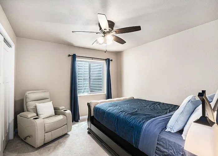 Spacious Ranch W Hot Tub & Fire Pit *