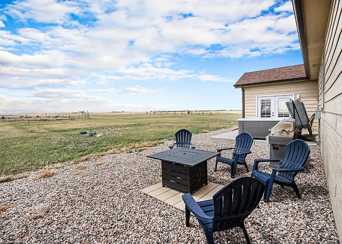 Spacious Ranch W Hot Tub & Fire Pit Cheyenne