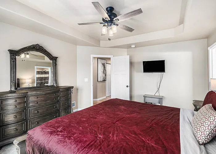 Holiday home Spacious Ranch W Hot Tub & Fire Pit *