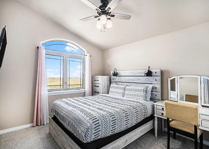 Spacious Ranch W Hot Tub & Fire Pit * Cheyenne