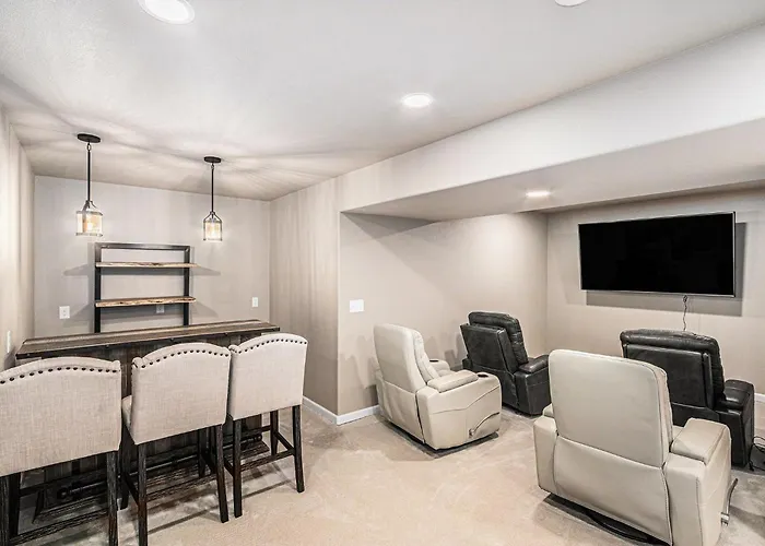 Spacious Ranch W Hot Tub & Fire Pit Holiday home